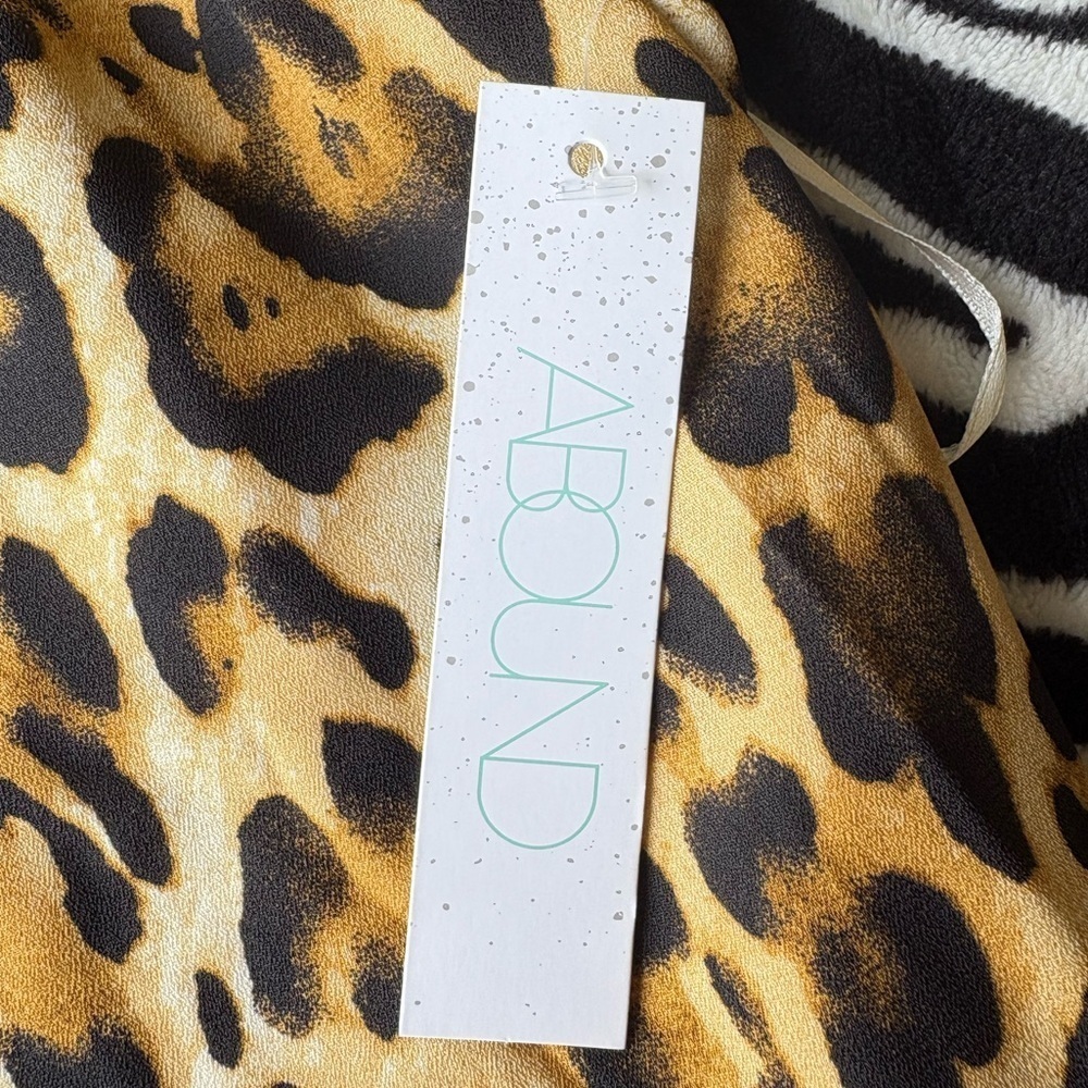 NWT Abound Woman’s XS V-neck Cheetah Print Cami Top With Adjustable Straps - Picture 6 of 8